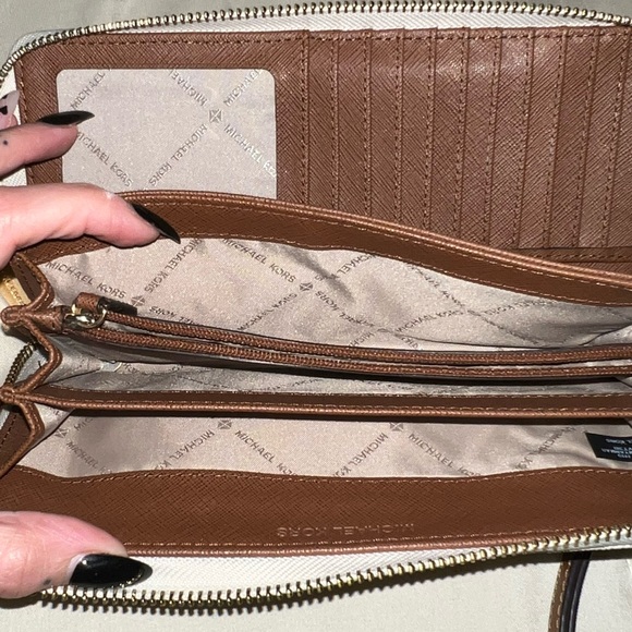 Michael Kors wallet - Picture 7 of 7